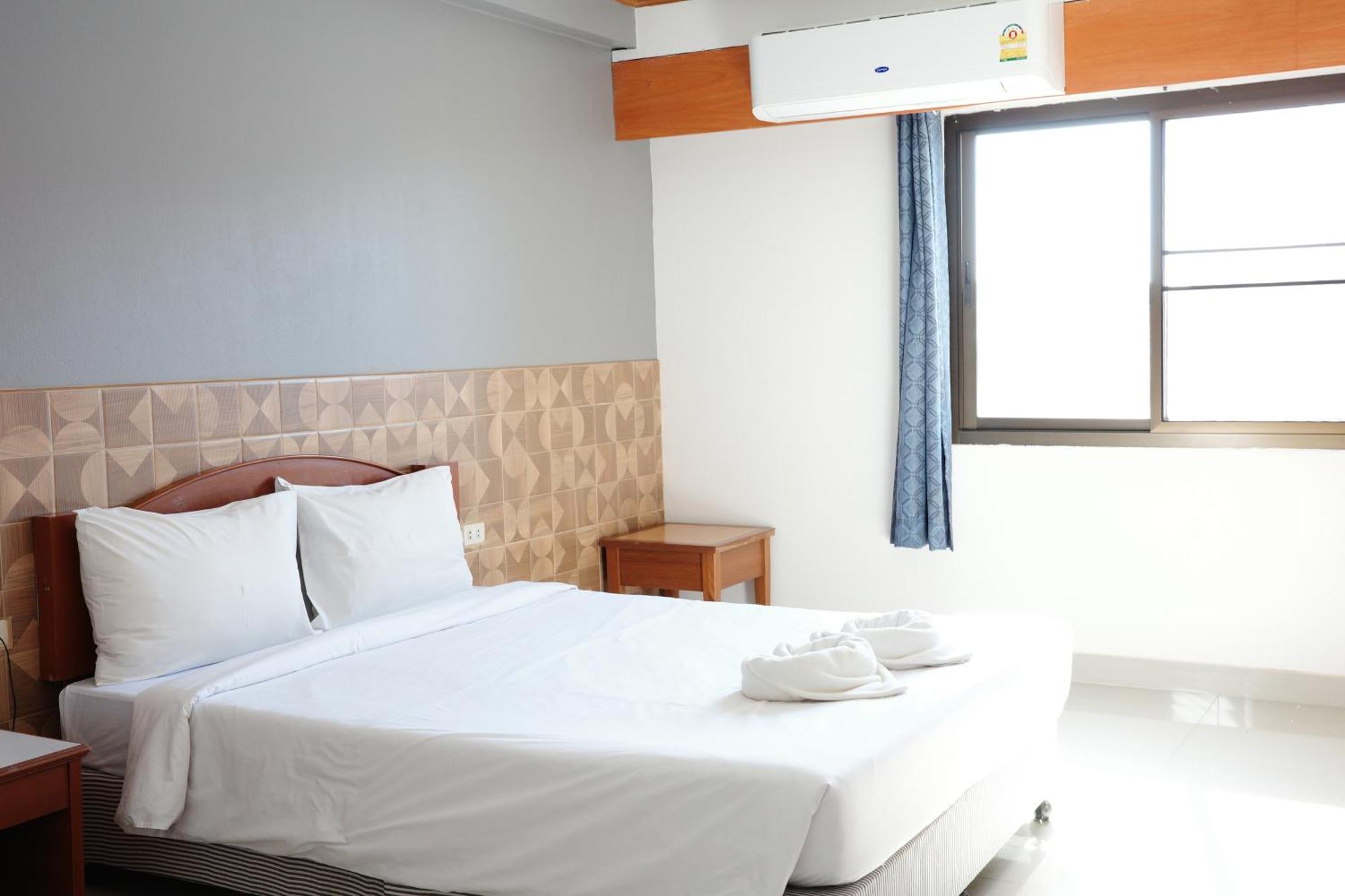 Bansuan Resort Nakhon Sawan Exterior foto