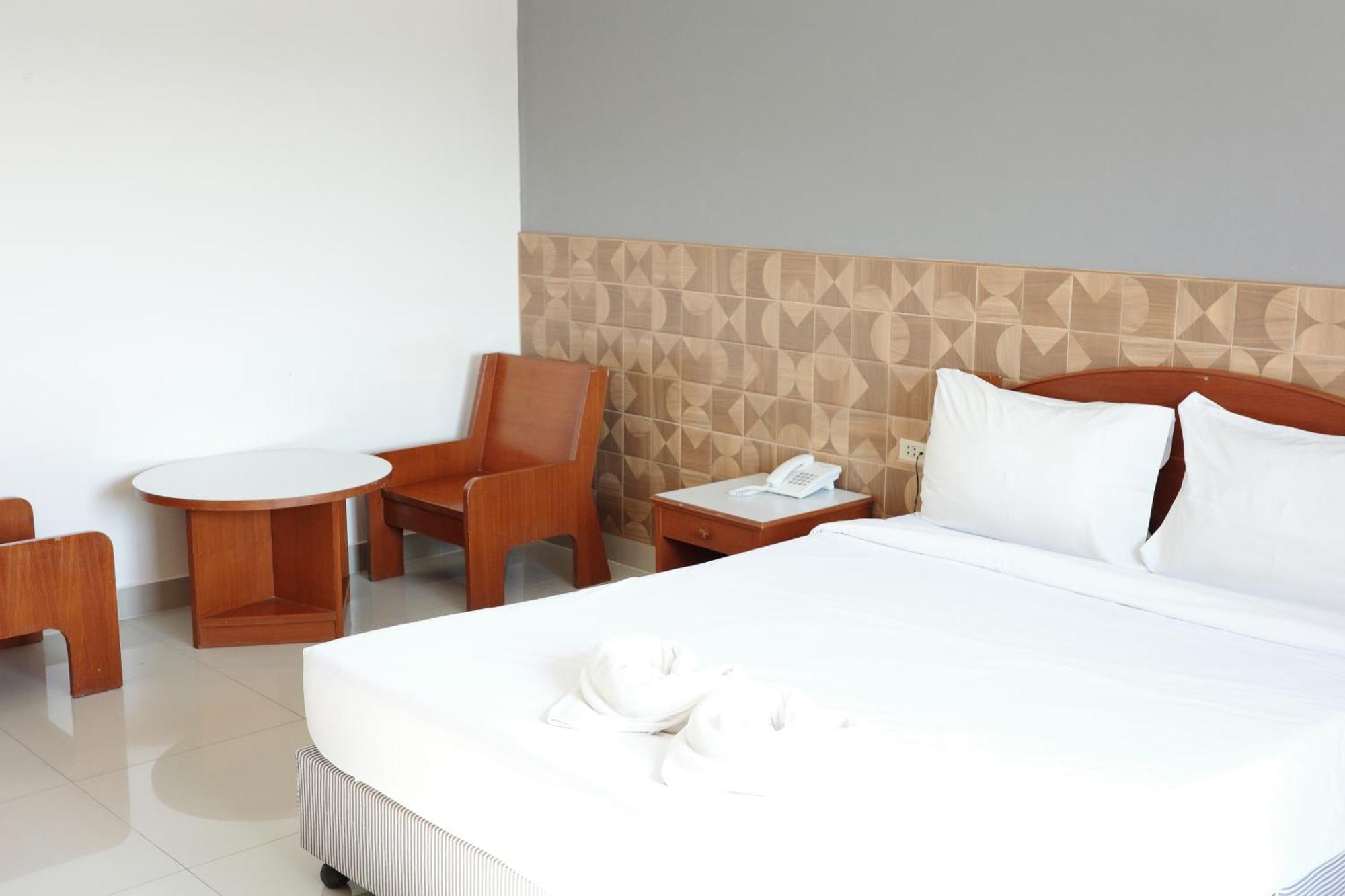 Bansuan Resort Nakhon Sawan Exterior foto