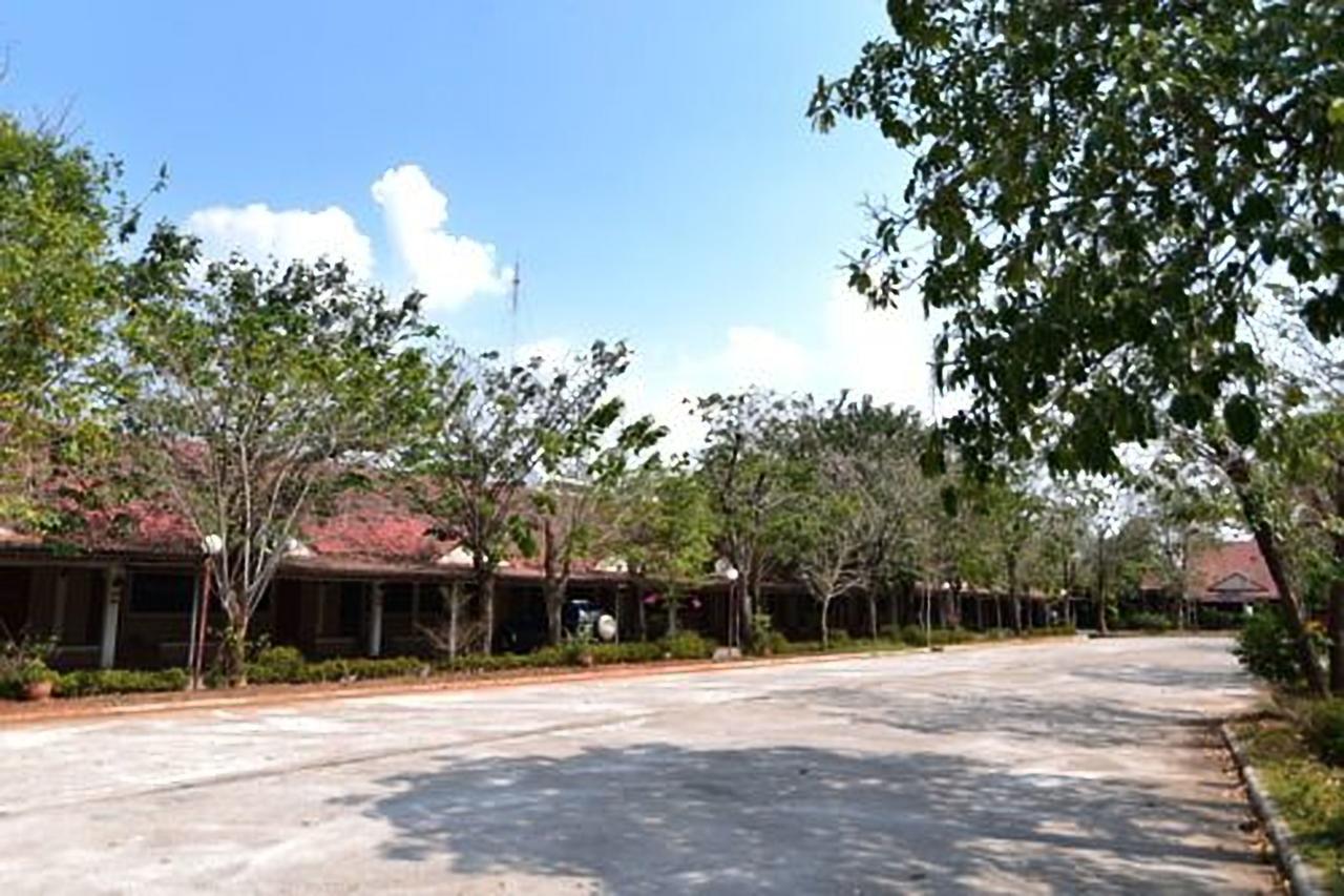 Bansuan Resort Nakhon Sawan Exterior foto